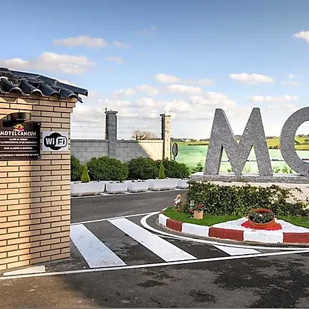 汽车旅馆 坎昆阿维莱斯汽车旅馆 2*